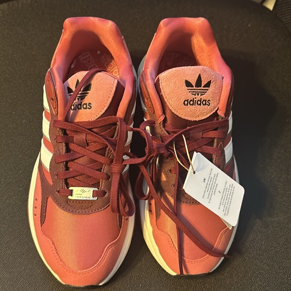 New adidas sneakers size 6 youth - new in box - Picture 4 of 6